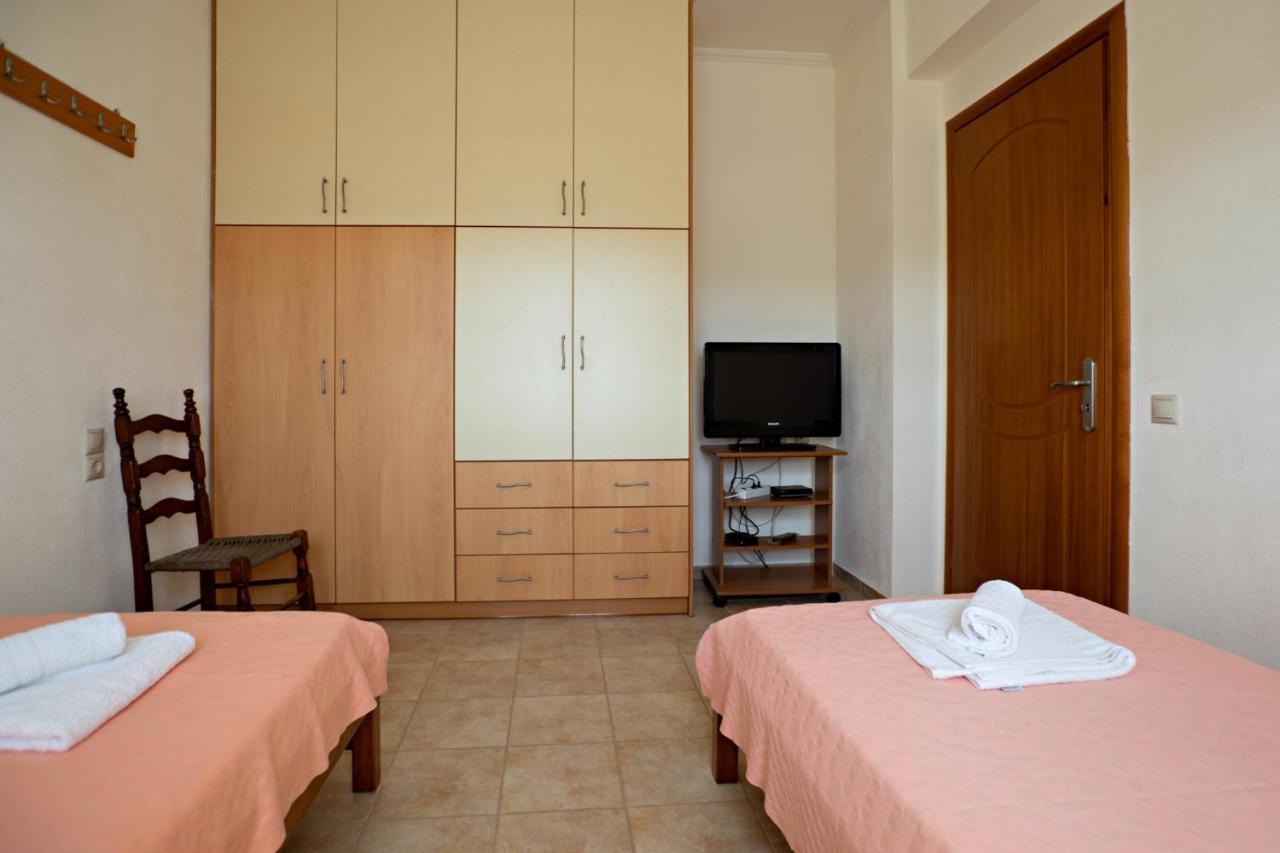 Nikki'S Family Apartments Сивота Экстерьер фото