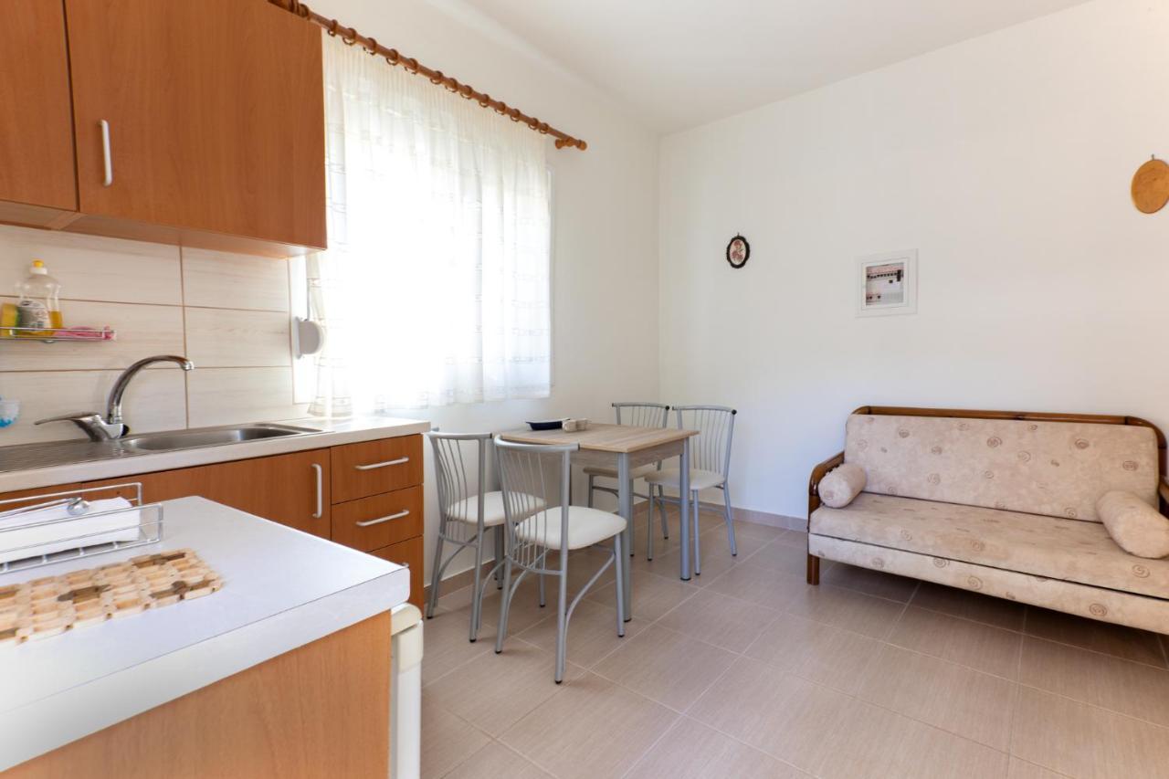 Nikki'S Family Apartments Сивота Экстерьер фото