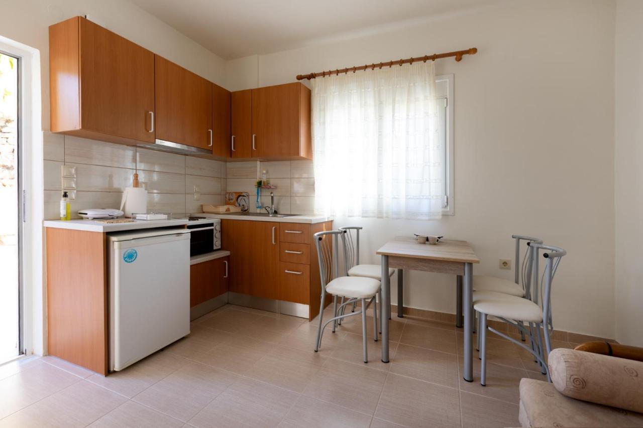Nikki'S Family Apartments Сивота Экстерьер фото