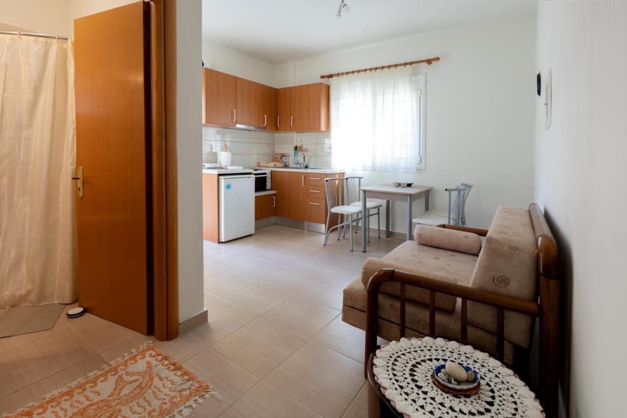 Nikki'S Family Apartments Сивота Экстерьер фото